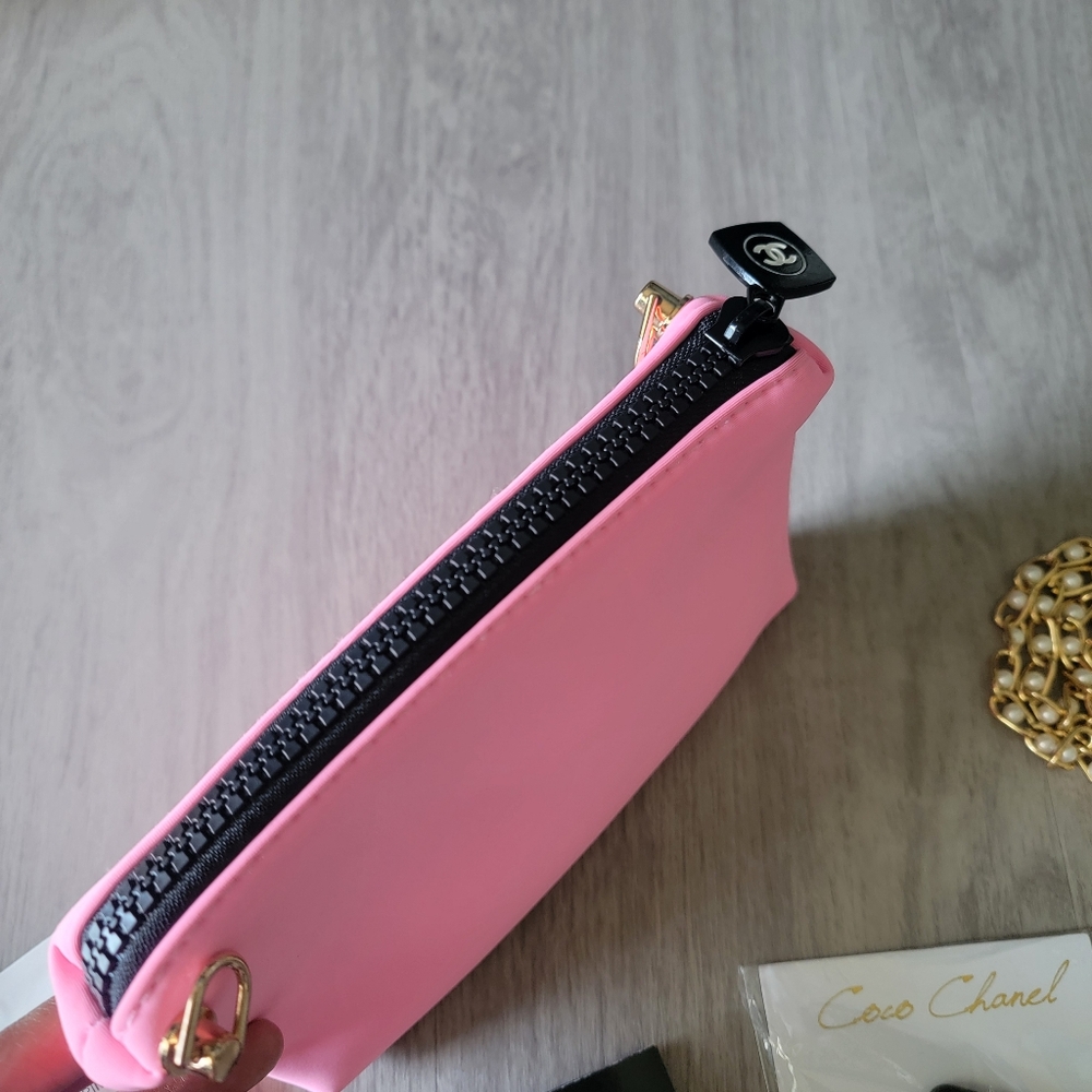 SALE🎉 4pcs NWOT Chanel Pink Cosmetic Pouch - Picture 8 of 10
